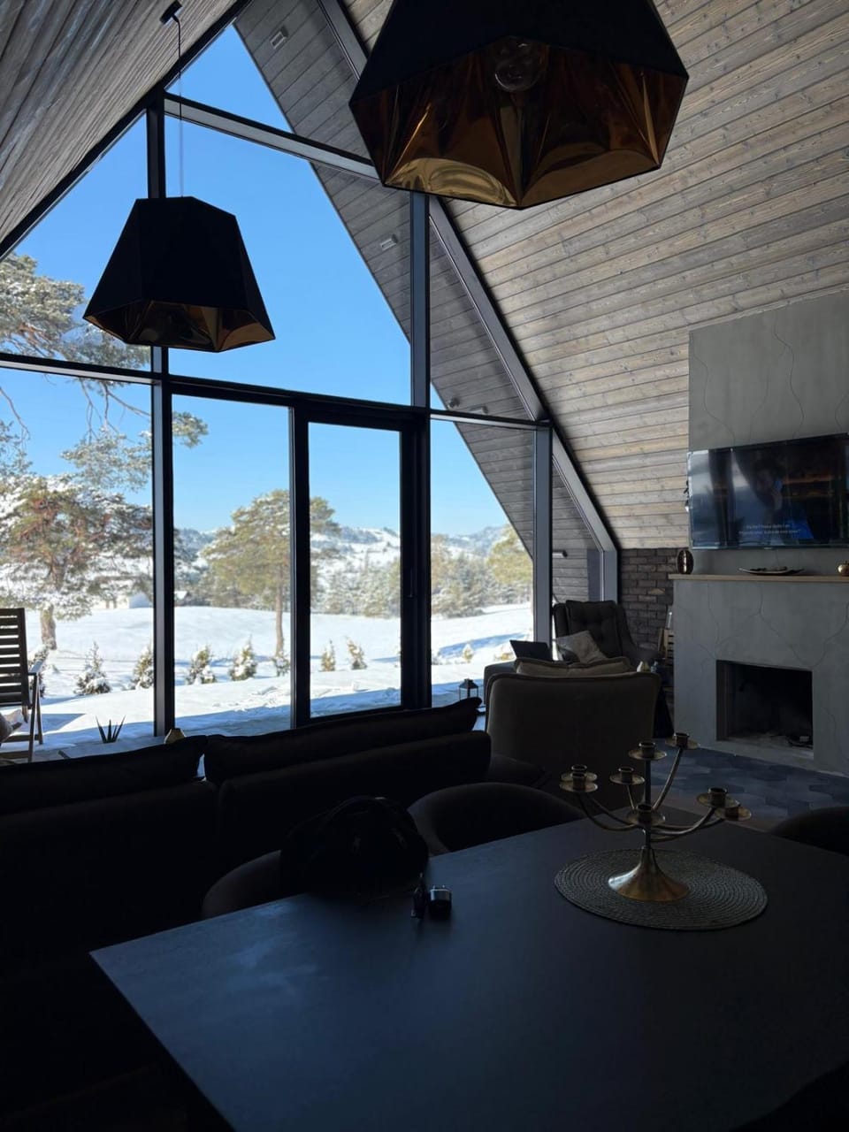 Kitchen or kitchenette, Dining area