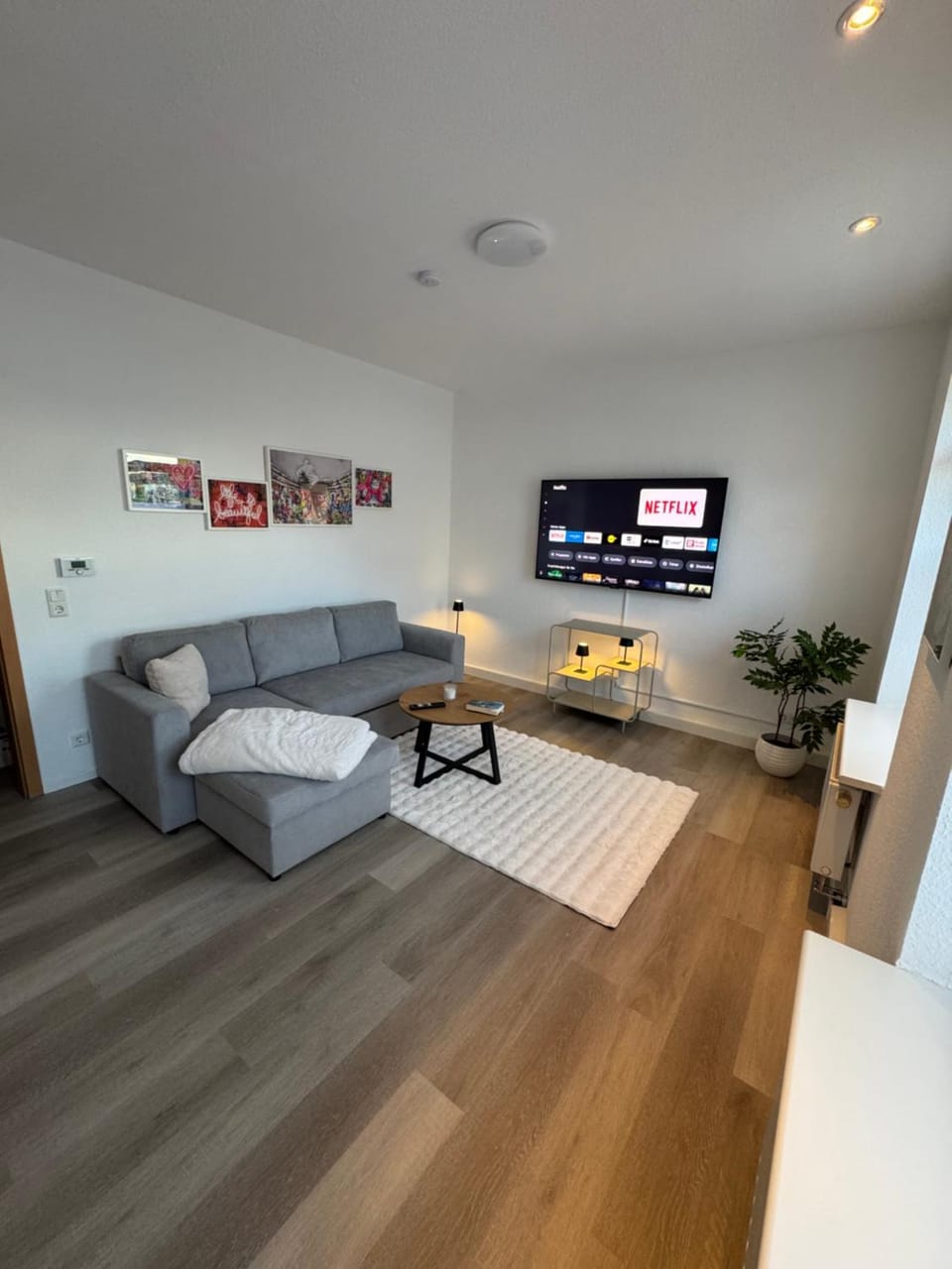 TV and multimedia, Living room, Seating area