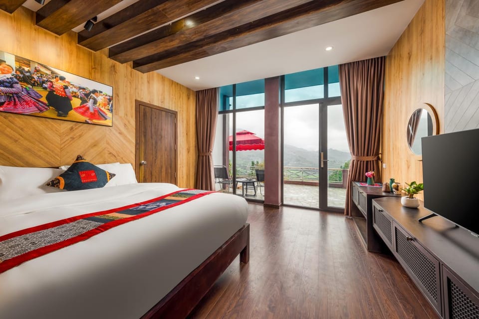 Bedroom, Mountain view