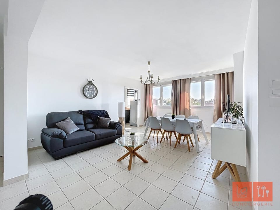 Living room, Dining area