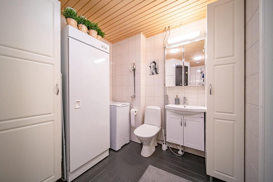 Bathroom, dryer