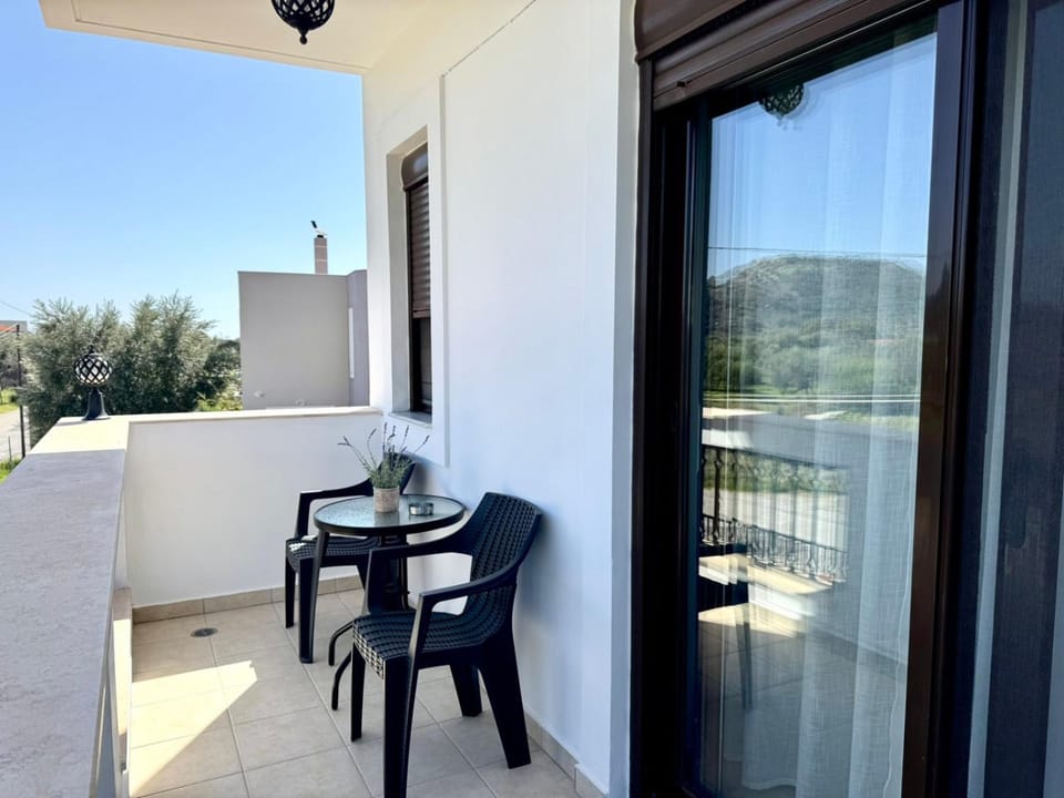 Balcony/Terrace, Mountain view