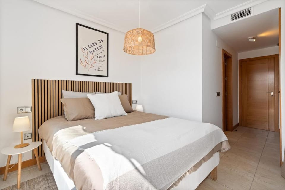 Bed, Photo of the whole room, Bedroom, wardrobe, air conditioner