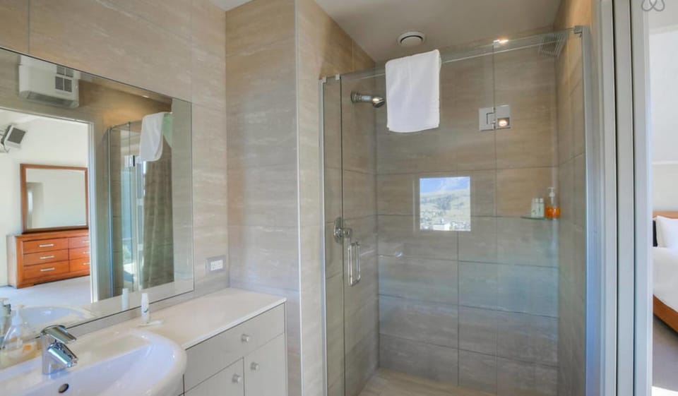 Lancewood Top | Gorgeous Views | Spa Pool House in Queenstown