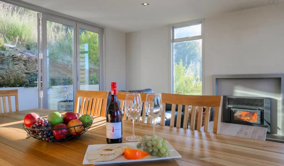 Lancewood Top | Gorgeous Views | Spa Pool House in Queenstown