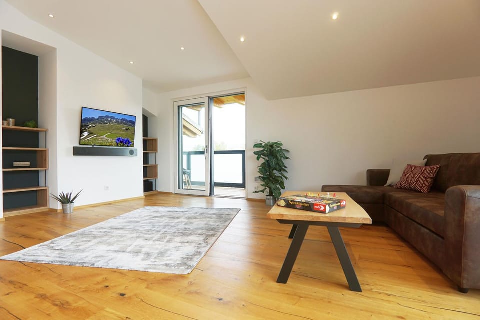 TV and multimedia, Living room, Lounge or bar