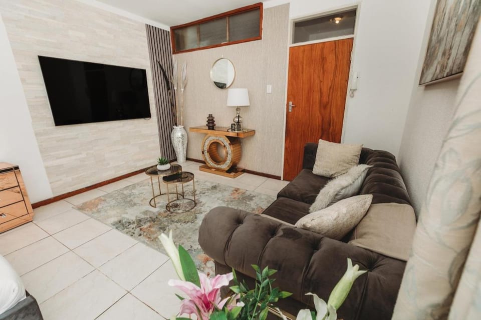 Communal lounge/ TV room, TV and multimedia, Living room, Seating area
