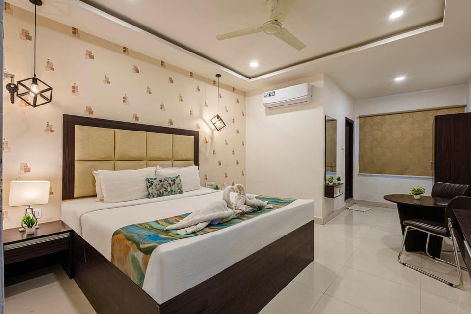 TV and multimedia, Photo of the whole room, Bedroom, wardrobe, air conditioner