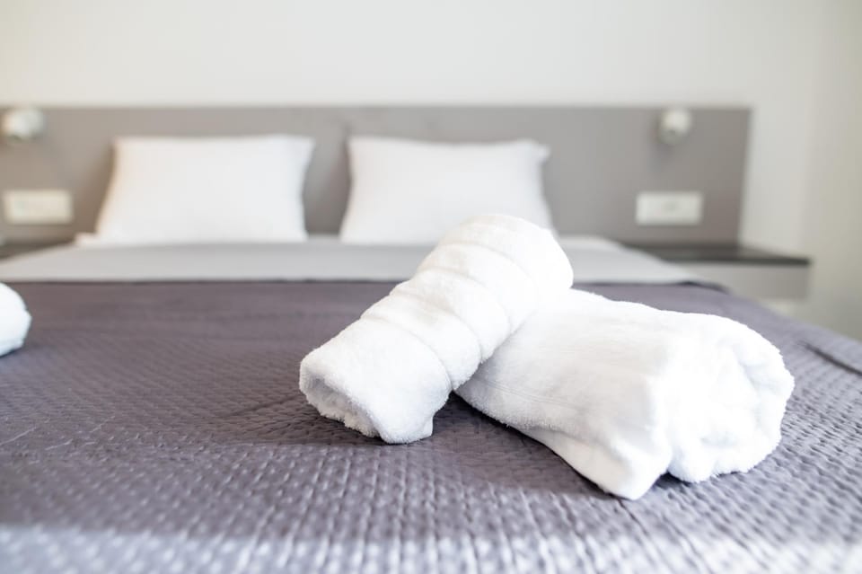 Bed, Photo of the whole room, Bedroom, towels