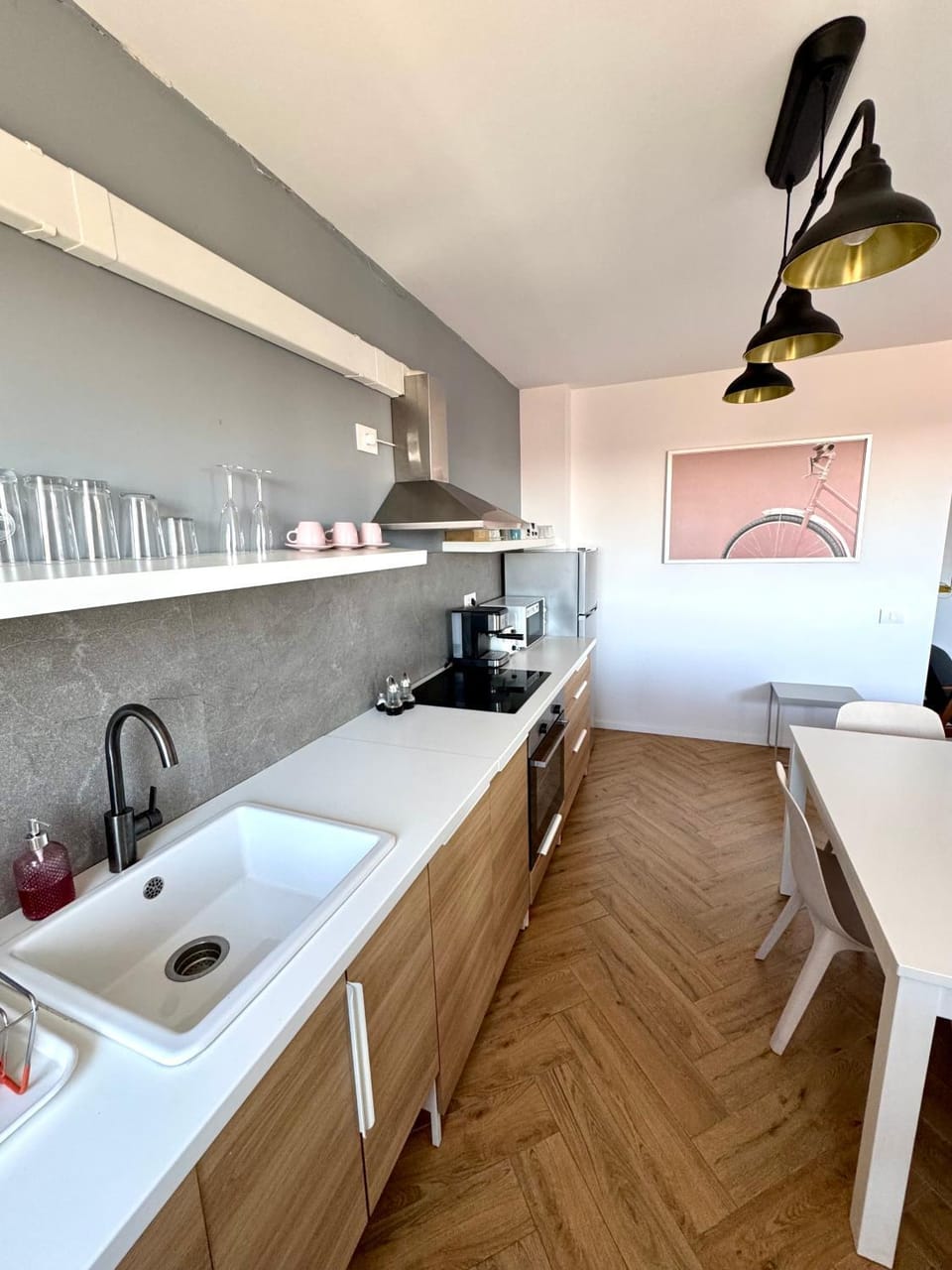 Coffee/tea facilities, Kitchen or kitchenette, Dining area, microwave, oven, pet friendly, stove