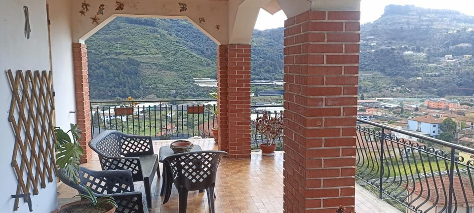 Casa IL GLICINE Apartment in Liguria