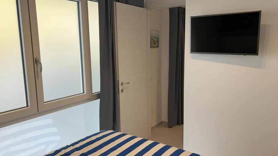 TV and multimedia, Photo of the whole room, Bedroom