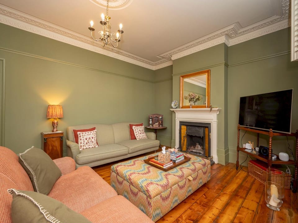 TV and multimedia, Living room, Other, Photo of the whole room, Seating area, Evening entertainment