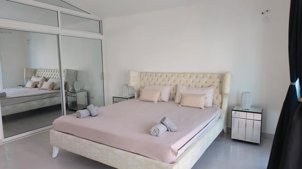 Acogedora Casa privada con alquiler de coche o moto suplemento extra House in Los Melones