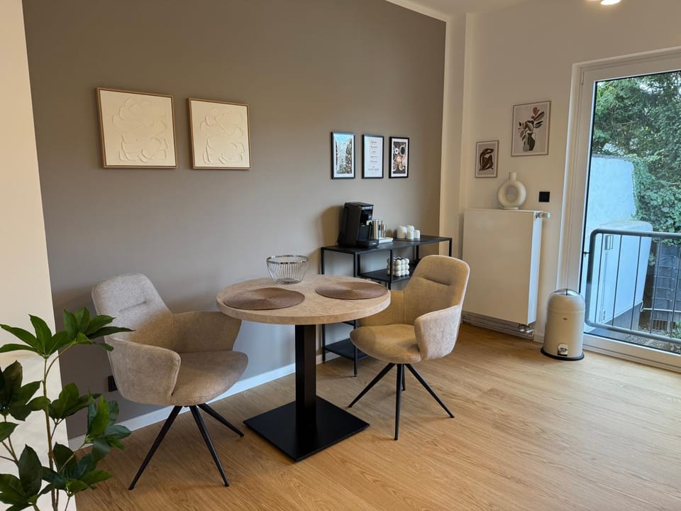 Seating area, Dining area