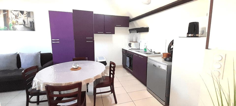 T2 avec terrasse, table de Ping-pong, parking privé au centre d'Azay Apartment in Centre-Val de Loire