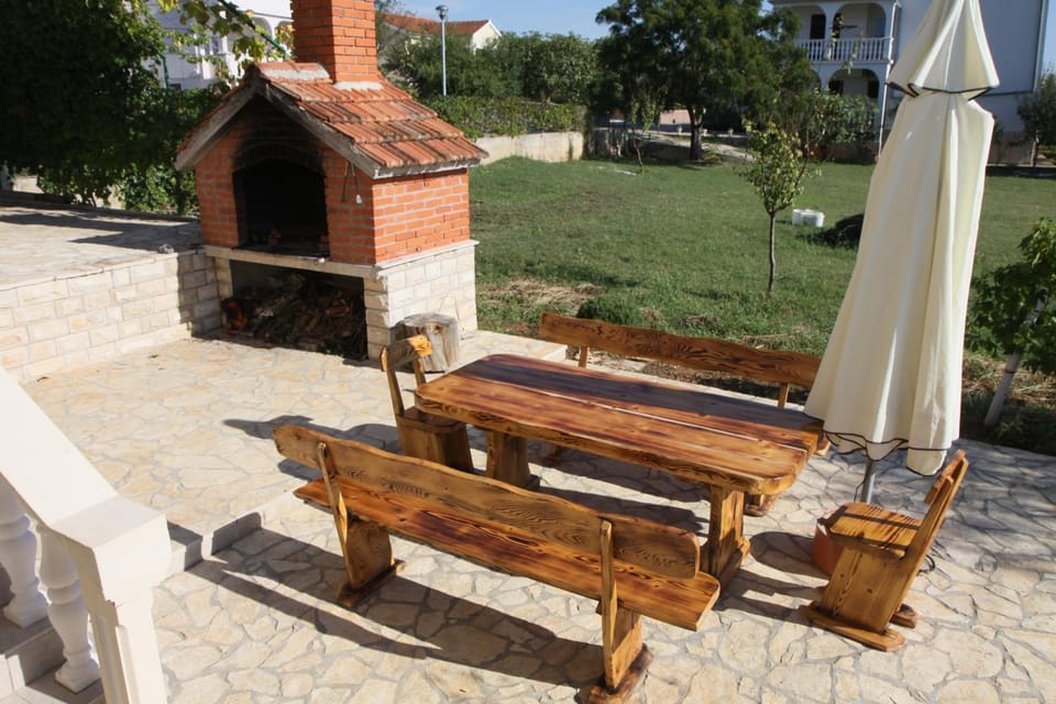 Location, children, Family