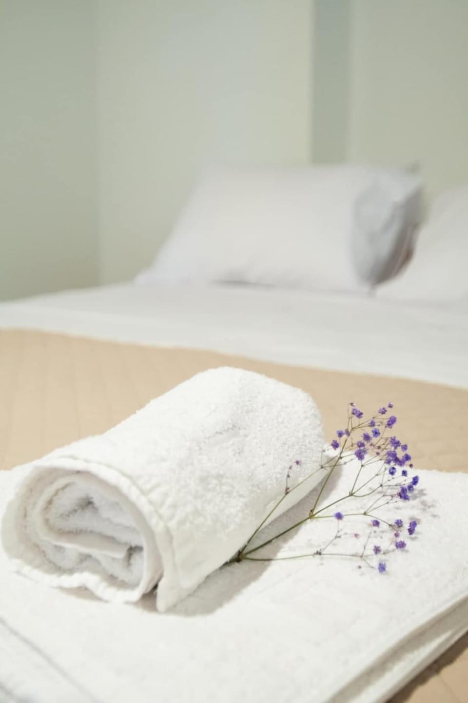 Bedroom, towels