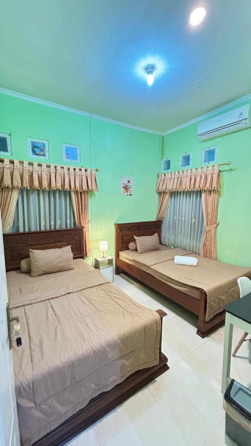 Bed, Photo of the whole room, Bedroom, air conditioner