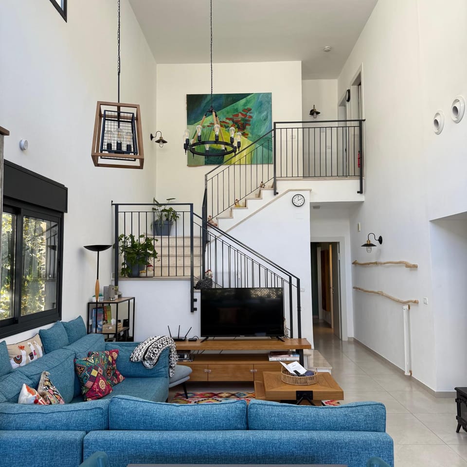 Communal lounge/ TV room, TV and multimedia, Living room, Seating area