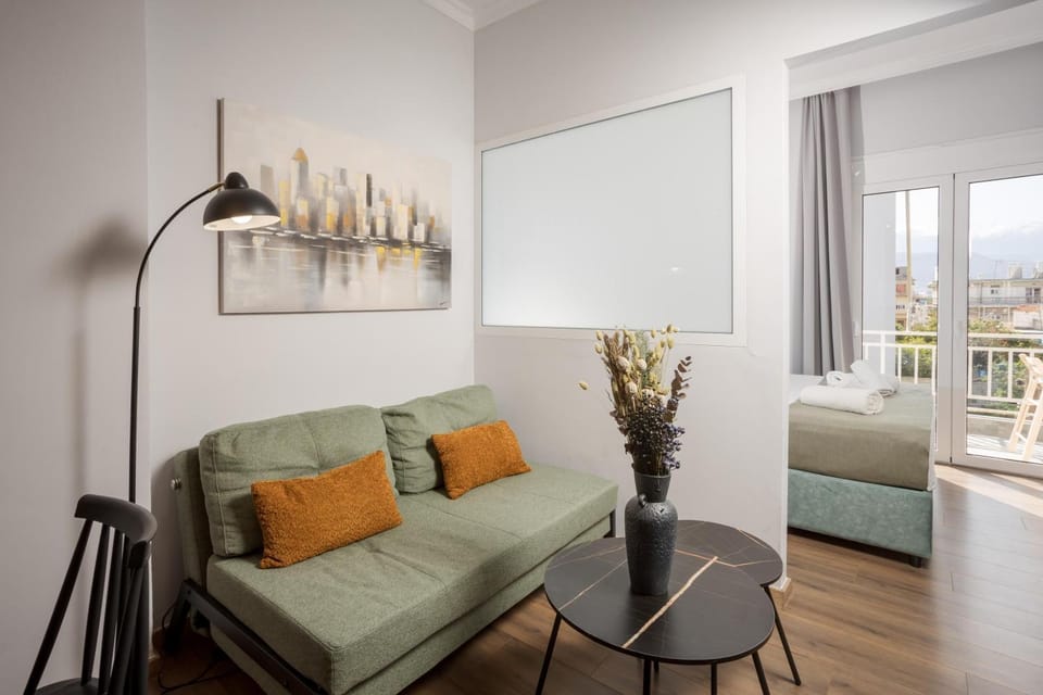 Bed, Living room, Photo of the whole room, Seating area, Dining area