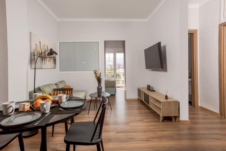 TV and multimedia, Living room, Seating area, Dining area