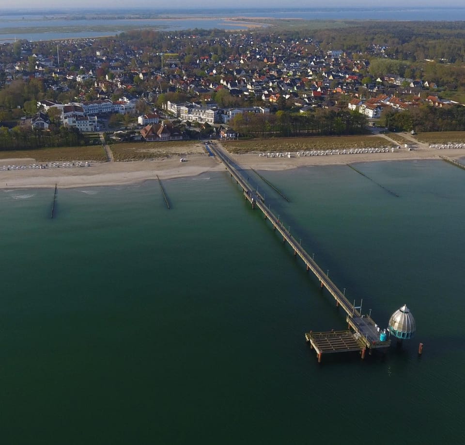 Nearby landmark, Bird's eye view