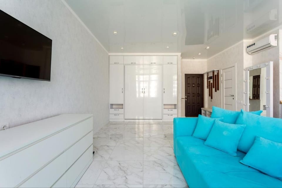 TV and multimedia, Seating area, air conditioner