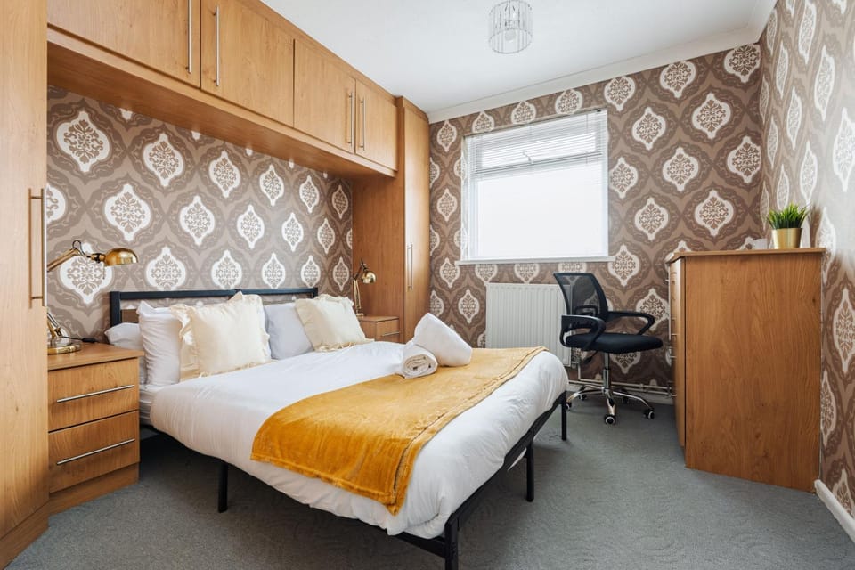 Bed, Photo of the whole room, Bedroom