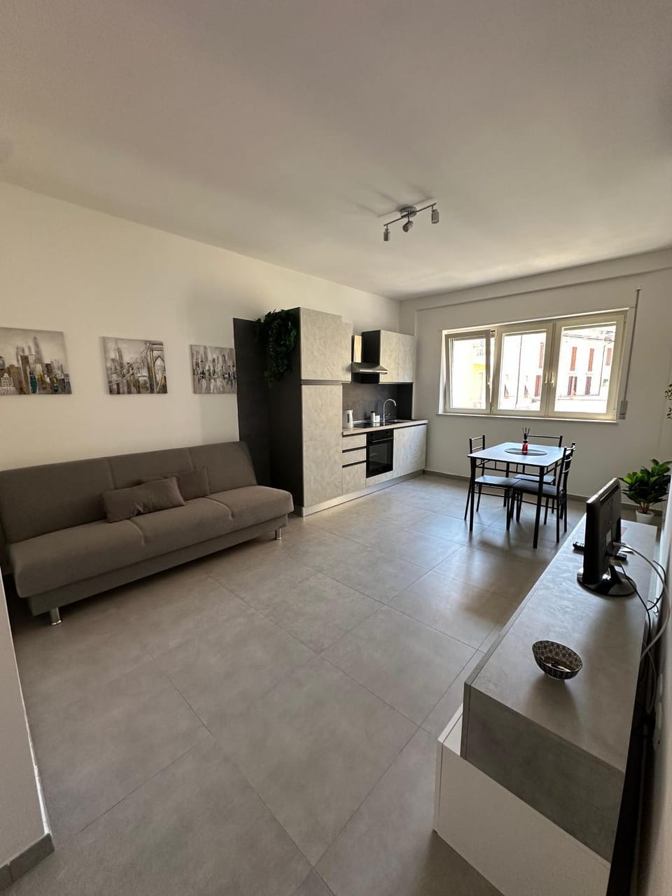 Kitchen or kitchenette, Living room, Seating area, Dining area, pet friendly