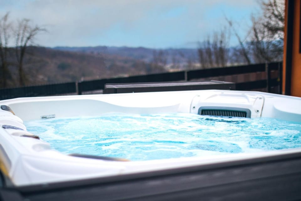Property building, Hot Tub
