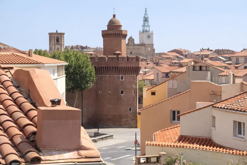 Landmark view, Street view