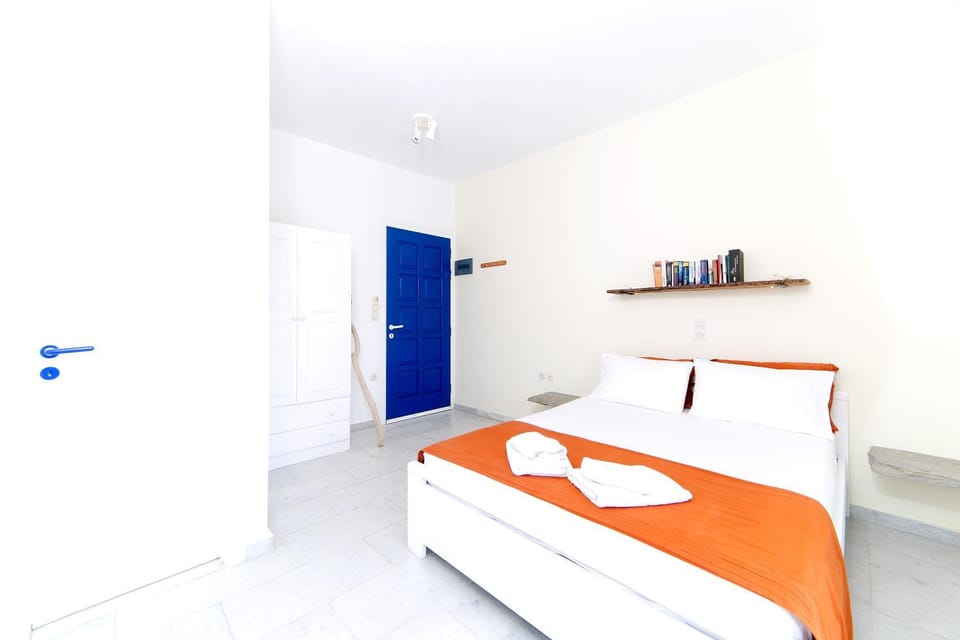 Bed, Photo of the whole room, Bedroom, towels, wardrobe