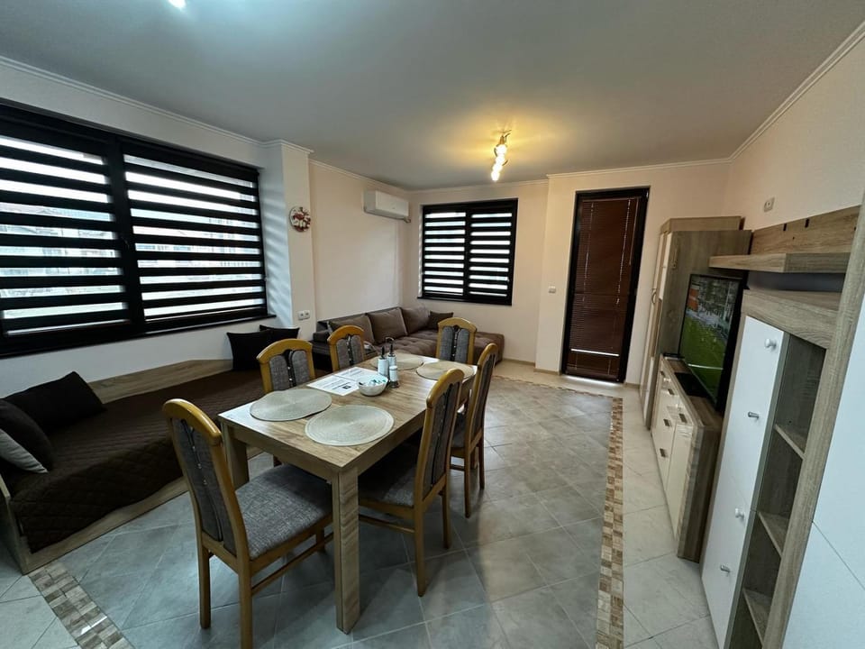 TV and multimedia, Living room, Dining area