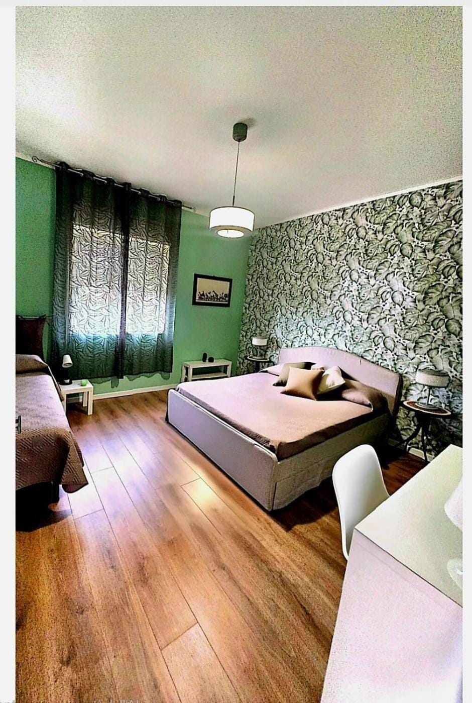 Photo of the whole room, Bedroom