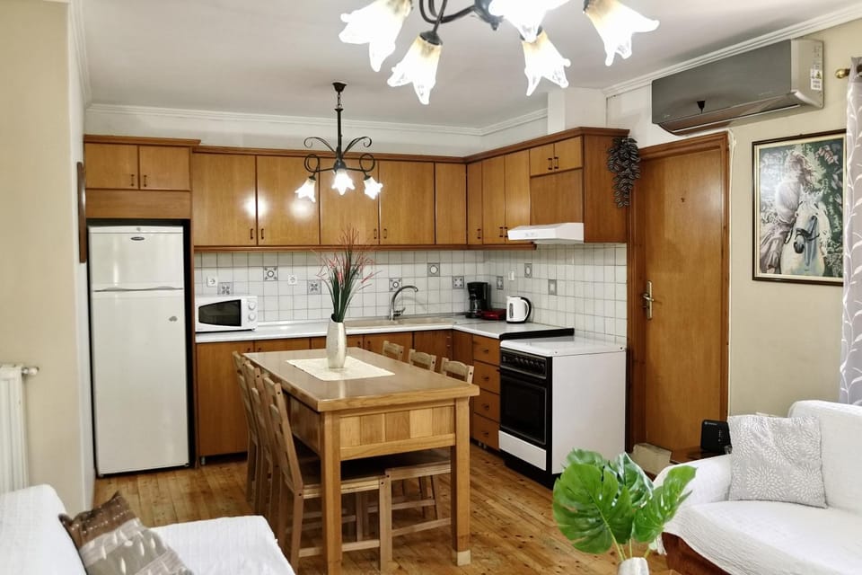 Dining area, kitchen