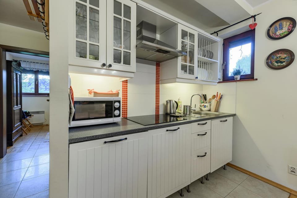 Kitchen or kitchenette, oven, stove
