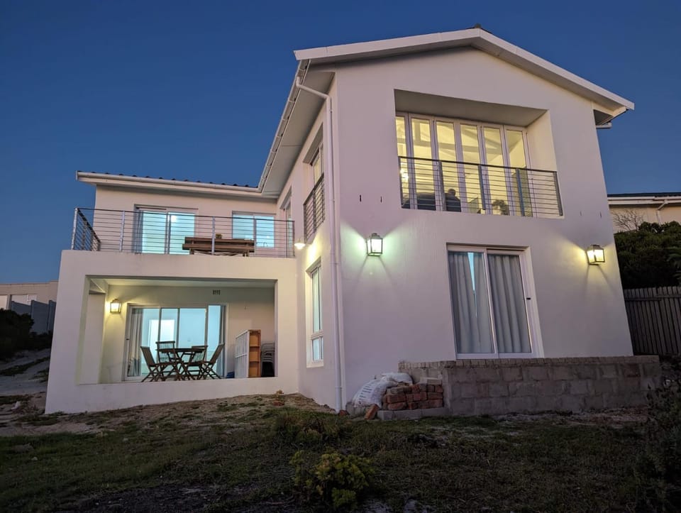 Property building, Night, Balcony/Terrace