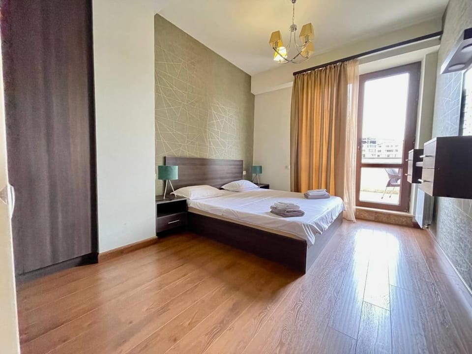 Bed, TV and multimedia, Bedroom