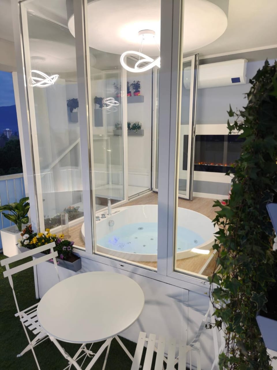 Property building, Hot Tub