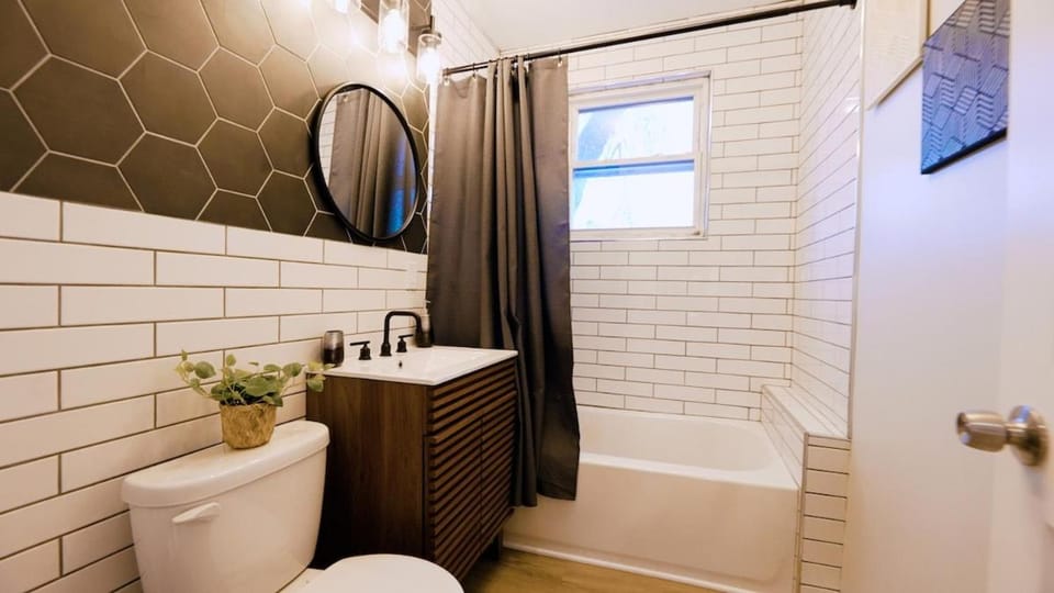 Shower, Toilet, Bathroom, Bath