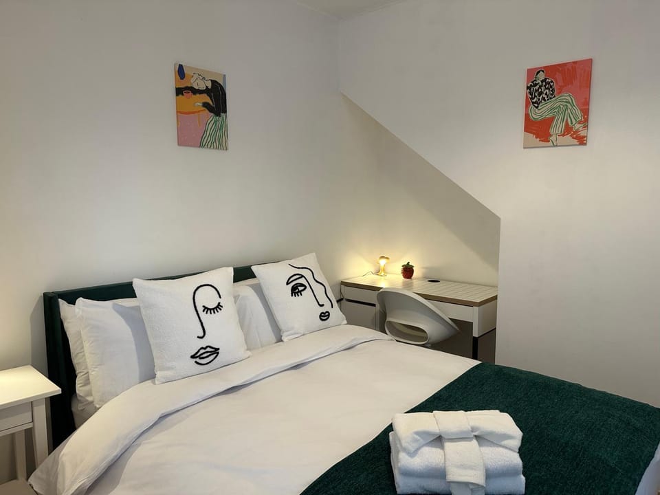 Private main door Two Bedrooms Apartment Apartment in Edinburgh