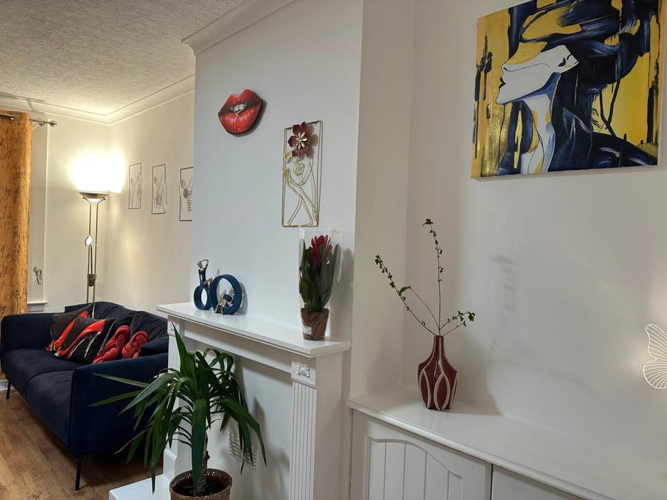 Private main door Two Bedrooms Apartment Apartment in Edinburgh