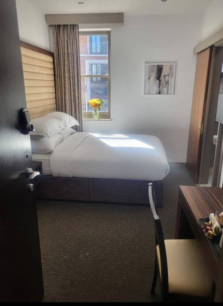 Bliss En-suite Boutique room with AC 102 Apartment in City of Westminster