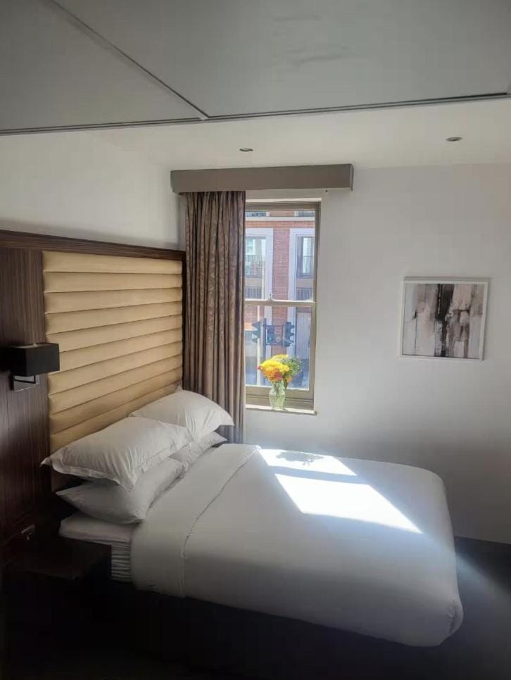 Bliss En-suite Boutique room with AC 102 Apartment in City of Westminster