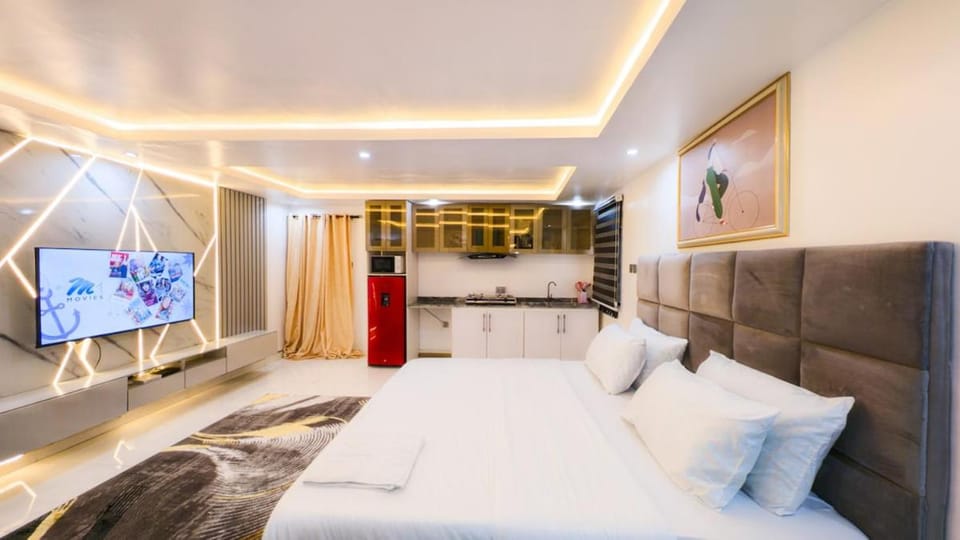 Beautiful studio with balcony, 5mins to the beach Apartment in Lagos
