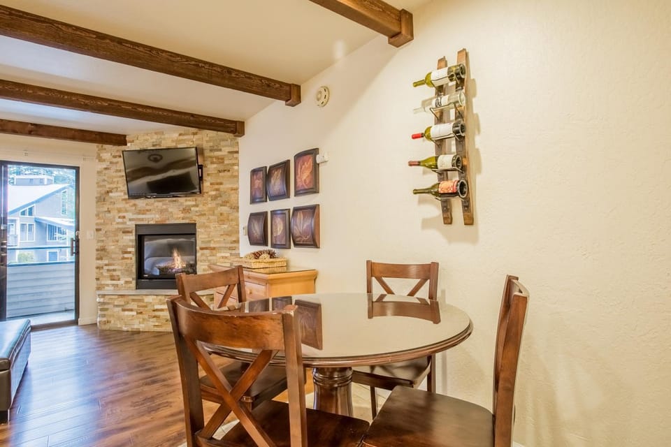 Lakeland Village #109 - Honeymoon Studio Apartment in South Lake Tahoe