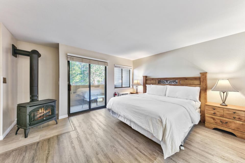 Lakeland Village #107 Laugh & Love Updated Studio Apartment in South Lake Tahoe
