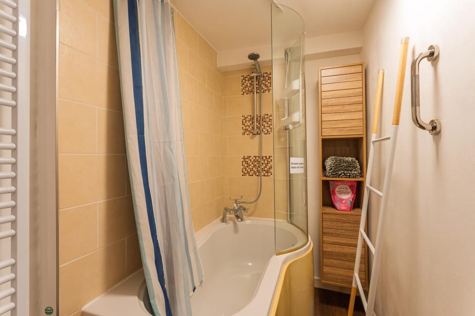 Shower, Bath