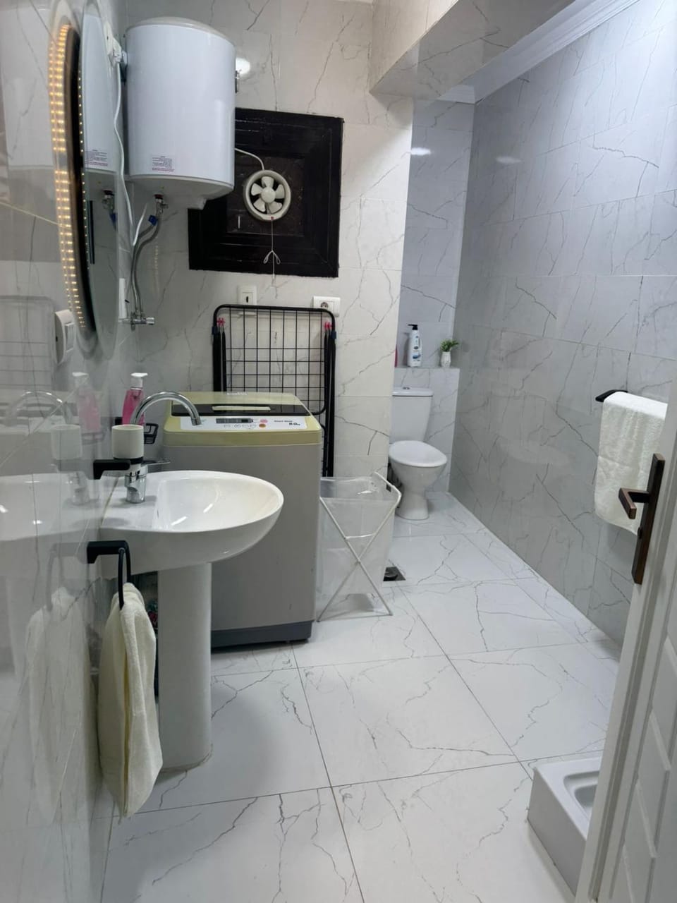 Hamdan Building Apartment in Abu Dhabi